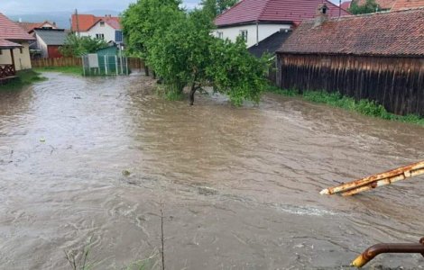 Iohannis, mesaj în contextul inundațiilor: ”Digurile nu mai sunt suficiente”