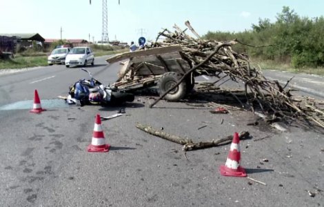 Un șofer beat a lovit în plin o căruță. O persoană a murit, iar alta este rănită grav