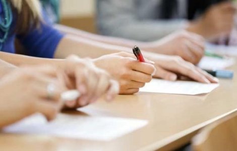 Gafă la Bac: elevii unui liceu din Cugir au primit subiectele din 2019