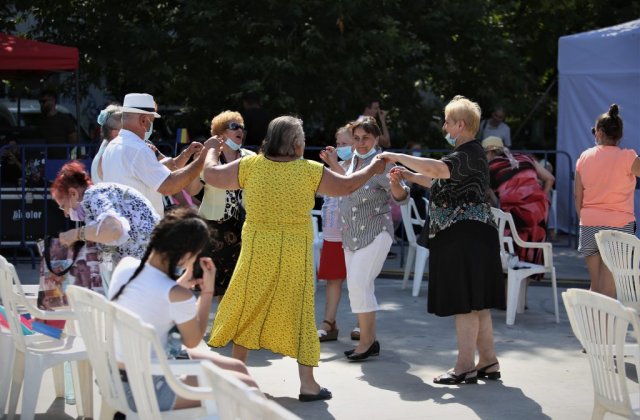 Hore și înghesuială în Parcul Sebastian: ”Să vedem dacă ne îmbolnăvim sau nu. Suntem curioase”