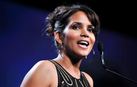 Halle Berry, "gravida" de la hamburgeri