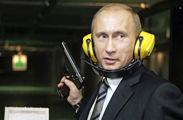 Putin face show cu doi leoparzi primiti cadou