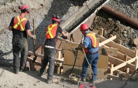 Bucuresti: Vila construita in curtea scolii