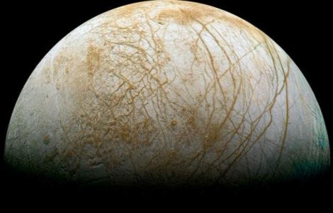 Satelitul Europa are sanse mai mari de a intretine viata decat Marte