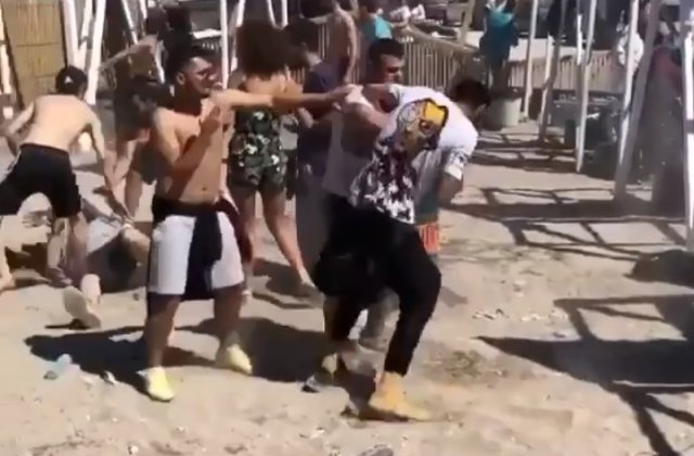 VIDEO Bătaie generală în zori de zi: pumni și picioare la o terasă din Vama Veche