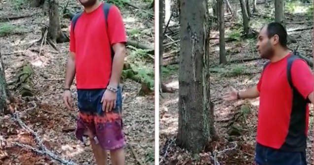 S-a legat cu un lanț de un copac și nu s-a mai putut dezlega