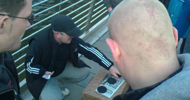 Doi bărbați, reținuți de polițiști în Mamaia pentru că jucau ”alba-neagra”