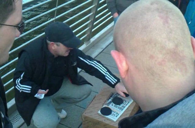 Doi bărbați, reținuți de polițiști în Mamaia pentru că jucau ”alba-neagra”