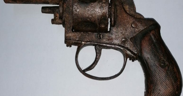 A vrut să vândă un pistol ”de muzeu”, însă revolverul era funcțional