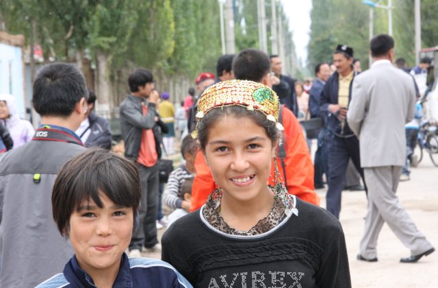 Guvernul chinez apelează la măsuri severe pentru a reduce natalitatea în rândul minorităților