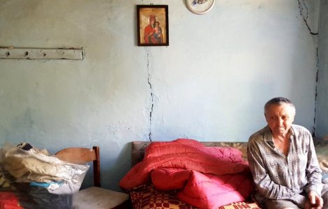 Un bărbat invalid, cu un fiu bolnav, va primi o casă nouă