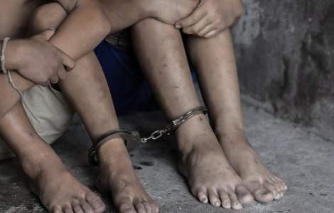 Copilă de 13 ani, traficată de propria mătușă. Polițist: Marș! Știu cine ești!