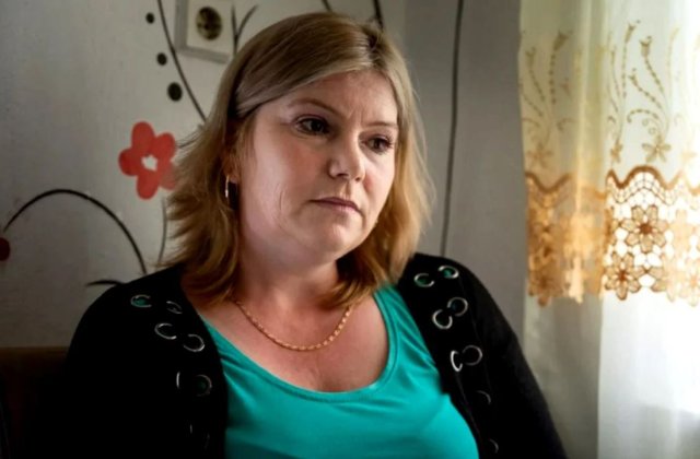 Femeia plătită cu sub 700 lei/ lună, dată afară de la locul de muncă pentru că ar fi prejudiciat imaginea companiei