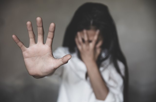 Două femei din Galați au fost agresate sexual &icirc;ntr-un parc. Atacatorul a fost lăsat &icirc;n libertate