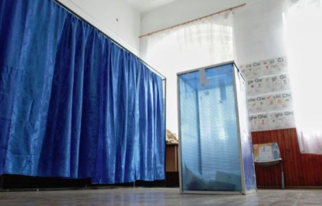 Sondaj IMAS: PNL urcă în sondaje, după relaxare. PSD e în scădere, USR crește