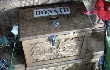 Un bărbat din Iași a fost prins în timp ce fura banii din cutia milei