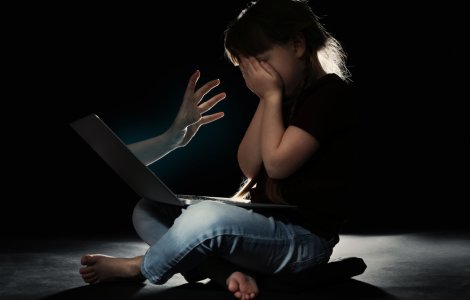 Profesor de 66 de ani, trimis în judecată după ce a agresat sexual o elevă