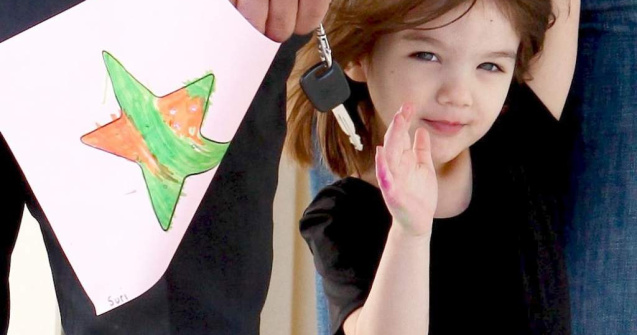 La doar trei ani, Suri Cruise poarta tocuri