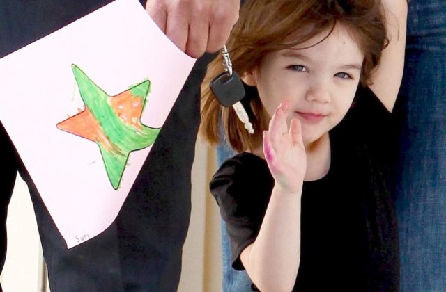 La doar trei ani, Suri Cruise poarta tocuri