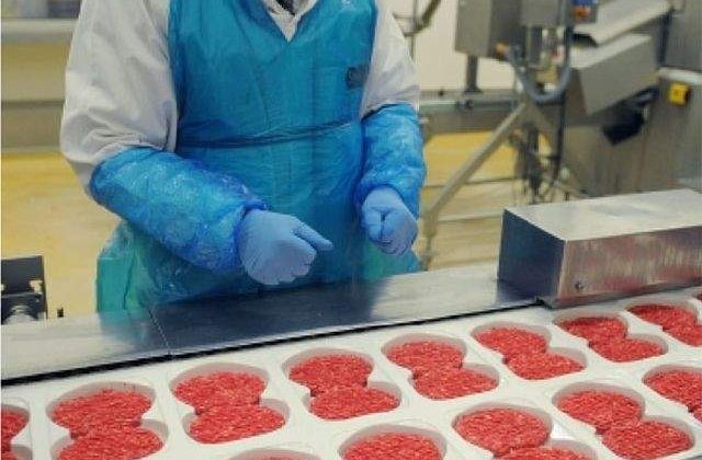 Carne de cal etichetata drept carne de vita, gasita intr-un depozit din Ilfov