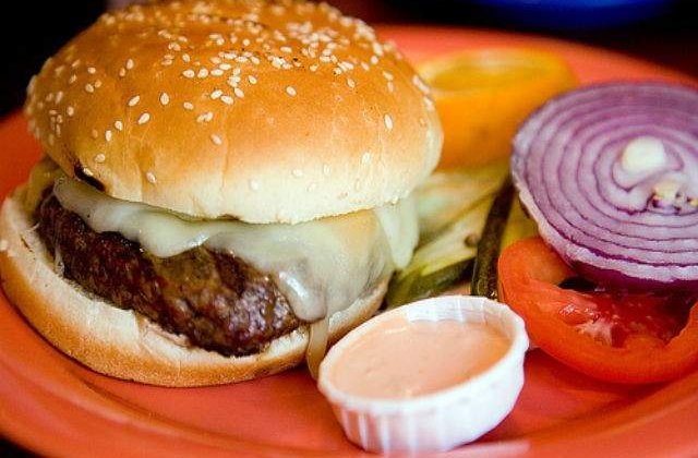 Carnea de cal, trimisa din depozitul din Ilfov la sapte restaurante