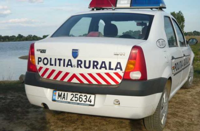 Și-a dat soția dispărută la 112. Polițiștii au găsit-o beată moartă, dormind între șifonier și sobă