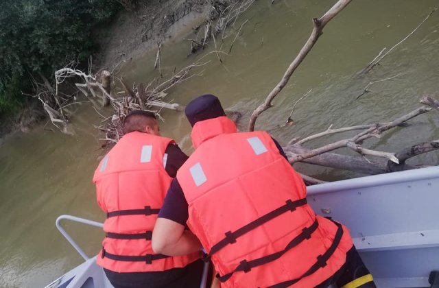 Descoperiri șocante în Ialomița! Două cadavre au fost găsite de pompieri pe brațul Borcea