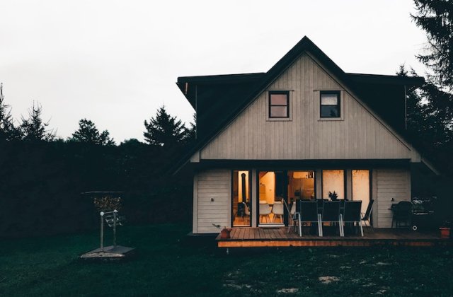 Amenajarea casei de la țară - de ce utilități vei avea nevoie și ce materiale poți folosi