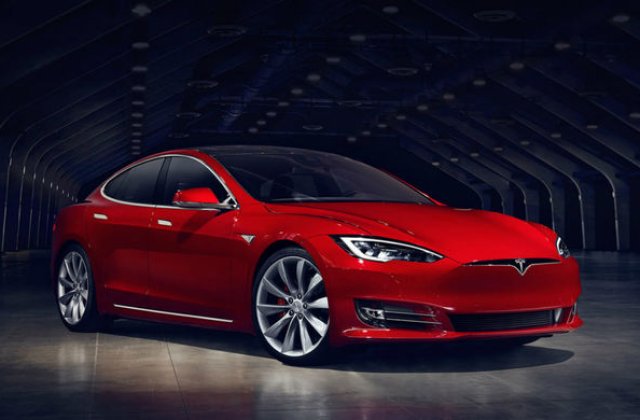 Tesla reduce la jumătate garanția pentru ecranul touch: unitatea este înlocuită gratuit doar în primii doi ani de la achiziție