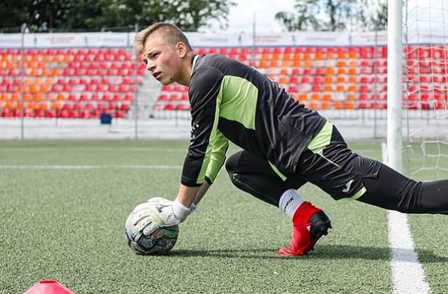 VIDEO Un fotbalist a fost lovit de fulger la antrenament: ”Era senin, nu înțeleg!”