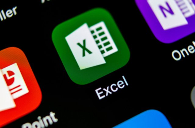 VIDEO &Icirc;ți vine să crezi că aceste ilustrații sunt create &icirc;n Excel de un bătr&acirc;n de 80 de ani?