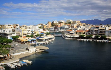 O româncă testată pozitiv, aflată în vacanță în Grecia, s-a plimbat 3 zile