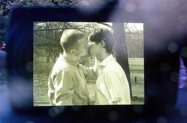 Radar de gay, pe Facebook