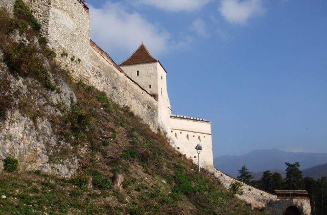 Un balcon al cetatii Rasnov s-a prabusit