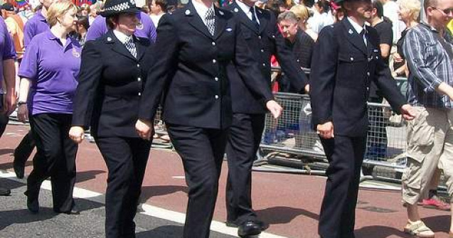 Scotland Yard cauta lesbiene, homosexuali si transexuali pentru a apara familia regala britanica