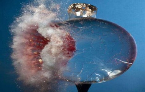  Top  Experiment artistic fulminant: Top 10 fotografii cu obiecte explodate