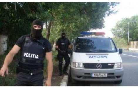 Liderii gruparilor "Camatarilor" si "Sportivilor" si locotenenti ai acestora, retinuti de DIICOT