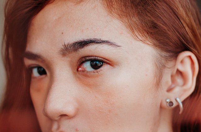 Ce se întâmplă în corpul tău dacă îți masezi urechile în fiecare zi