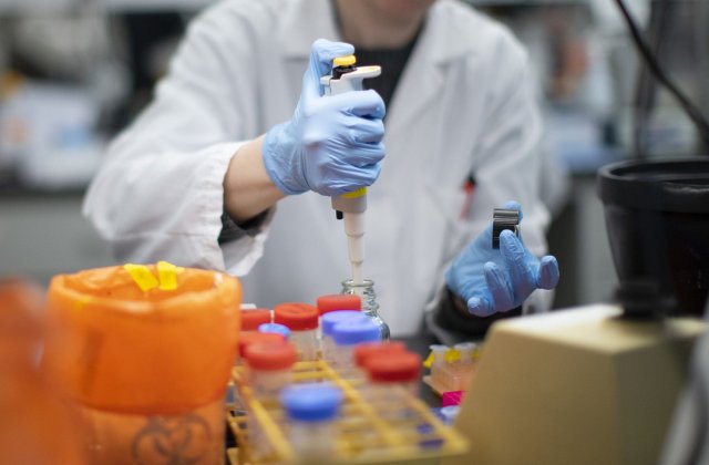 Nou record NEGATIV de îmbolnăviri în România: 698 de cazuri în 24 de ore