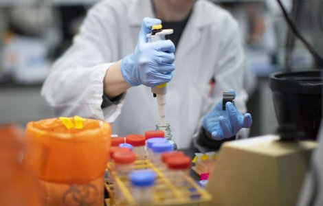 Nou record NEGATIV de îmbolnăviri în România: 698 de cazuri în 24 de ore