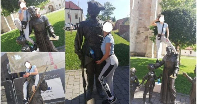 O turistă a fost amendată după ce s-a urcat pe mai multe statui pentru poze