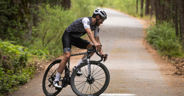 Ciclistul care a doborât ”recordul Everestului” pe două roți