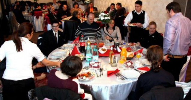 Polițiștii au întrerupt un botez cu 100 de persoane și o cununie civilă