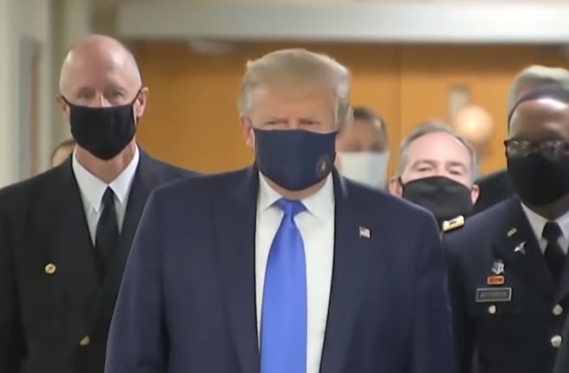 Donald Trump a purtat mască de protecție pentru prima dată de la &icirc;nceputul pandemiei