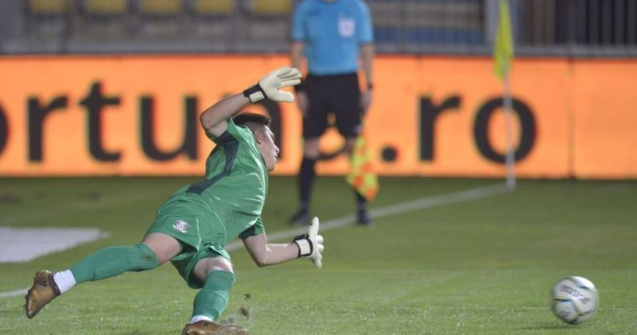 Penalty bătut și ratat de trei ori în meciul Petrolul - Rapid, din Liga a II-a