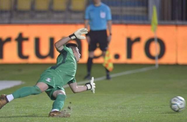 R&acirc;su'-pl&acirc;nsu': Penalty bătut și ratat de trei ori &icirc;n meciul Petrolul - Rapid, din Liga a II-a