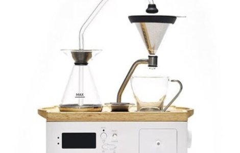 Avem nevoie și noi de asta! Ceasul deșteptător care face cafea