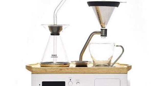 Avem nevoie și noi de asta! Ceasul deșteptător care face cafea