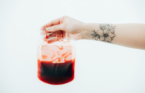 Cât timp și de ce nu ai voie să donezi sânge dacă ai tatuaje