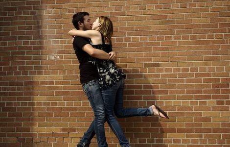 Contraceptia, subiect tabu. 25% dintre romani nu s-au protejat niciodata in timpul actului sexual